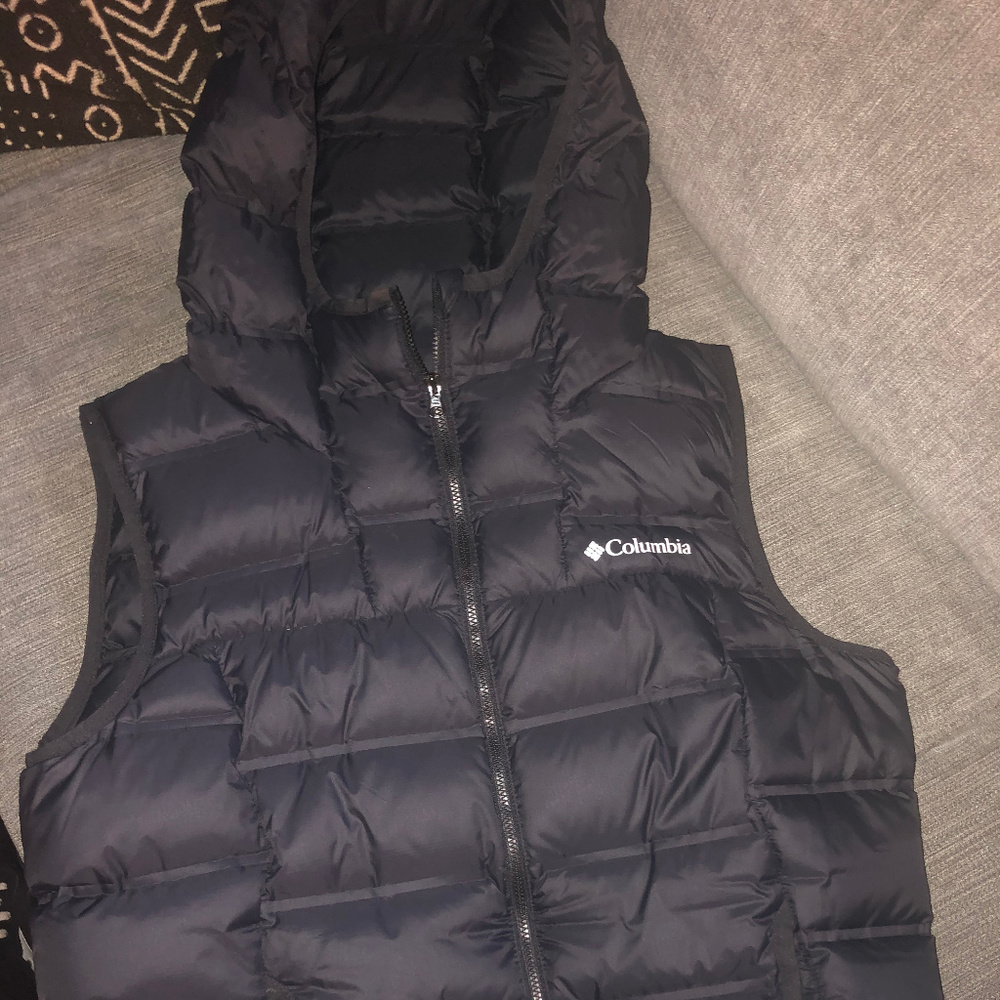 Columbia Hooded Puffer Vest- Women's Size Large